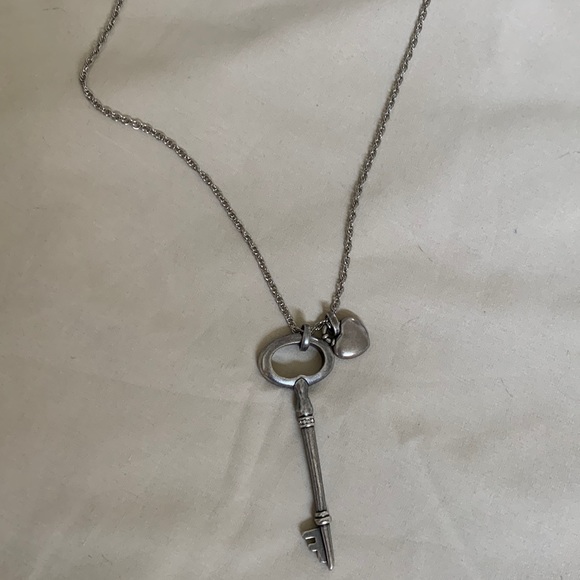 Fossil necklaces with key and heart pendants - Picture 2 of 6